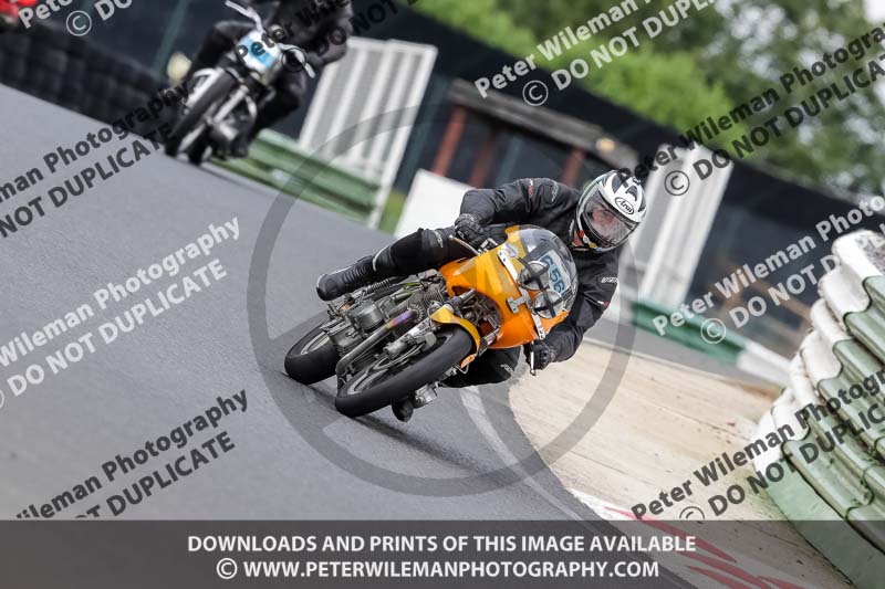 Vintage motorcycle club;eventdigitalimages;mallory park;mallory park trackday photographs;no limits trackdays;peter wileman photography;trackday digital images;trackday photos;vmcc festival 1000 bikes photographs